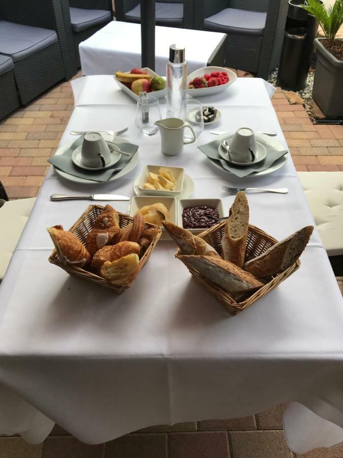 Hotel Au Petit Pont 라왕트제노 외부 사진